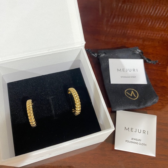 (SOLD) Mejuri Large Charlotte Hoops - NWT - Picture 5 of 6